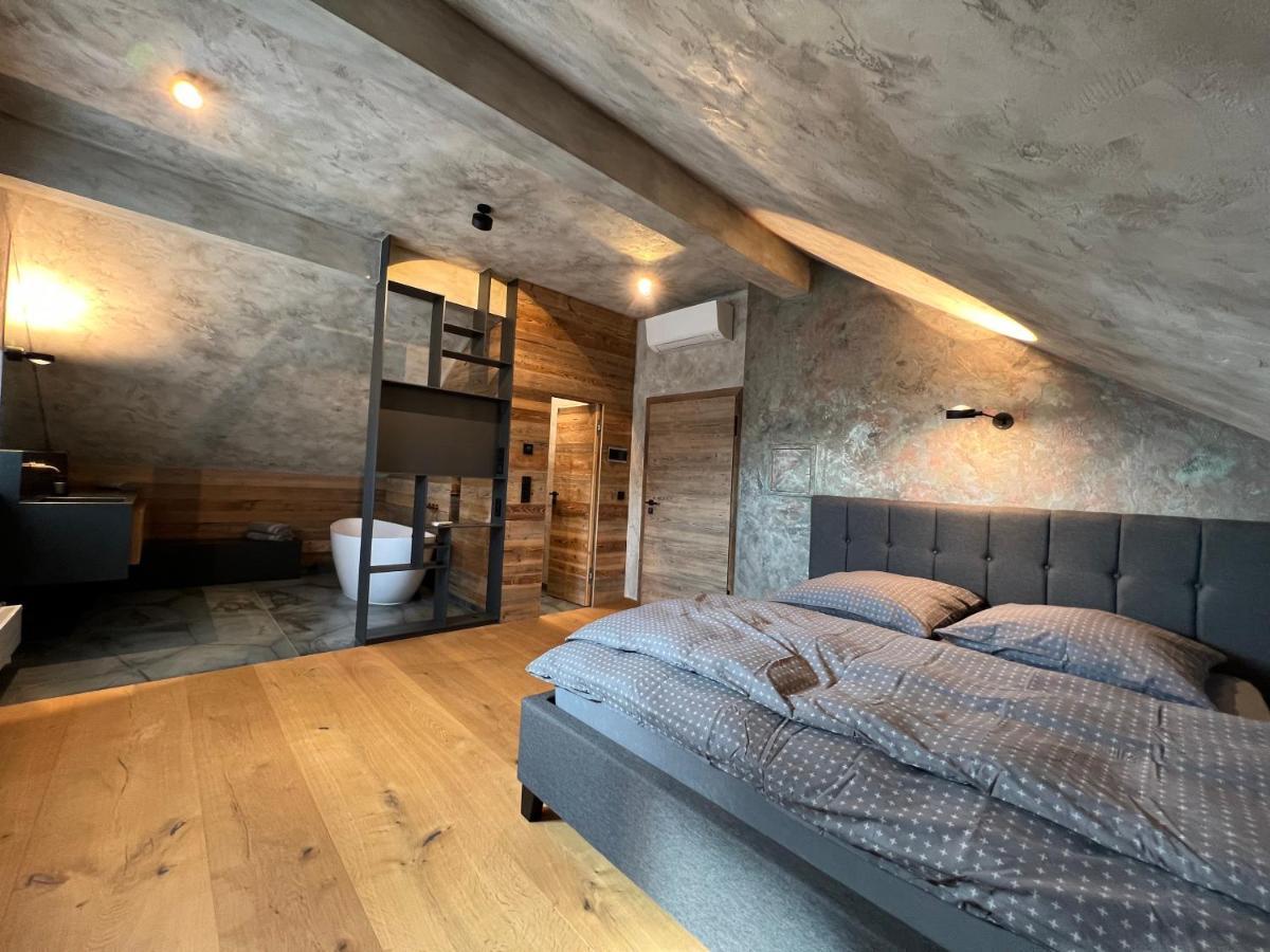 Appartement Der Extraklasse Mit Whirlpool Roding Exterior photo